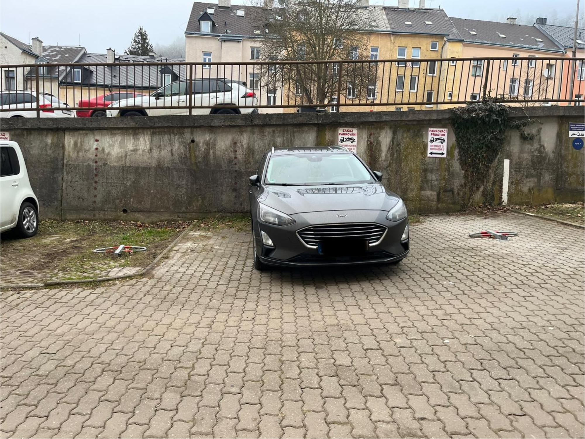Raisova 1180 *
